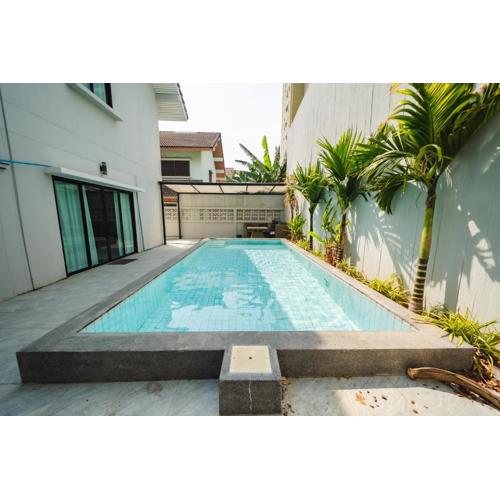 Tagvilla Bongkot Pool Villa in Pattaya 4 Bedroom