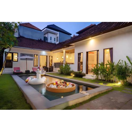 Taman pangeran villa in Seminyak, 2BR large pool, Prime Location !