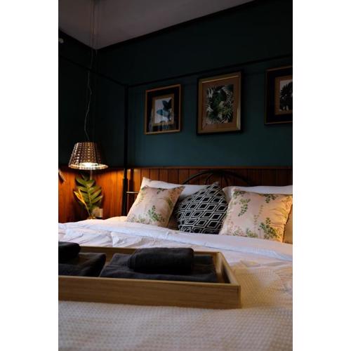 TANA CASA 12 Large Sathorn 6BR Townhome with Parking