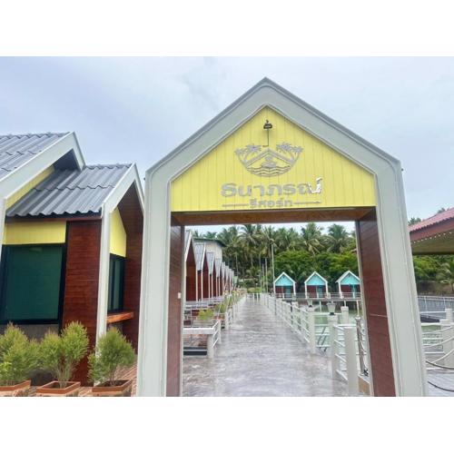 Tanaporn resort bangsaphan