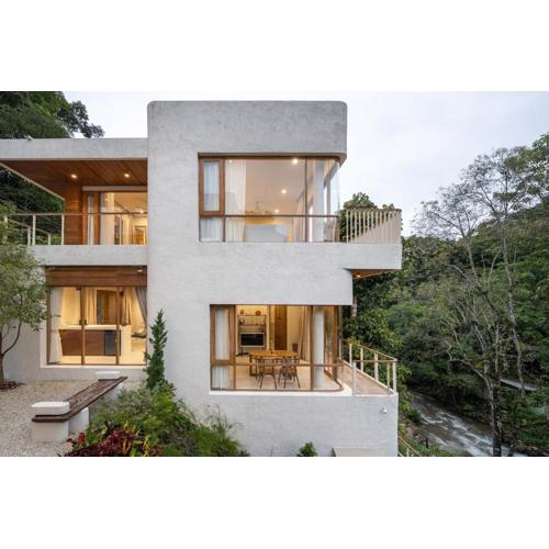 Taryn Tara Cafe and Stay