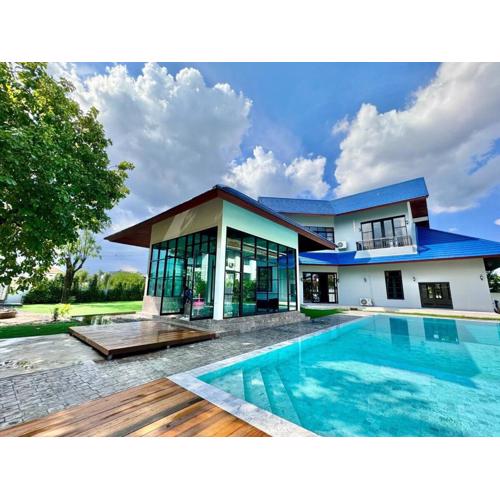 Tarzan DZ Bangkok Luxurious Villa