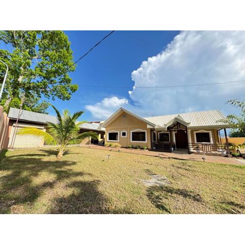 TenEighteen Family Vacation Home