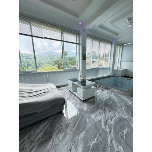 Teras Luhur Villa dengan Jacuzzi