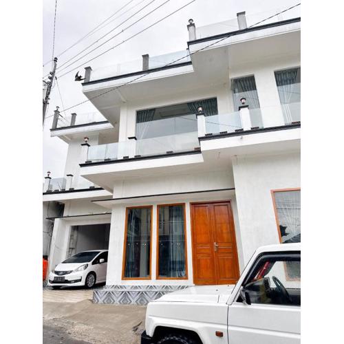 Teras Senja Sikunir Homestay