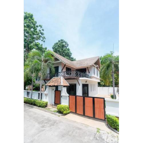 Thai Home 23 3BR near Hollywood