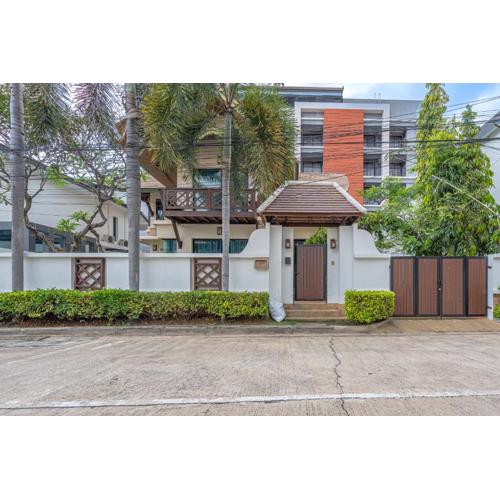 Thai Mei 3B near Hollywood