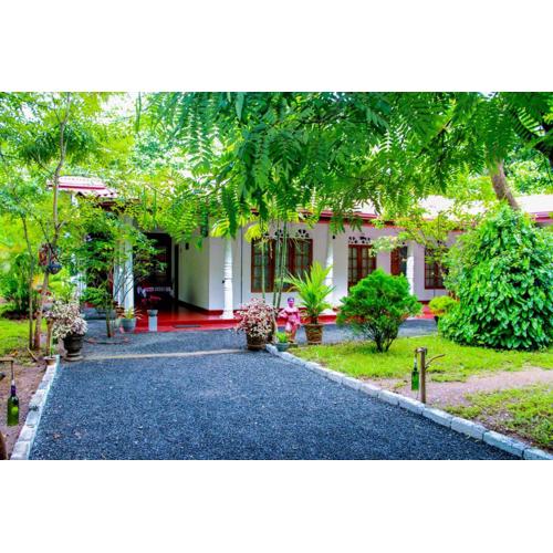 Thathsara Holiday Inn