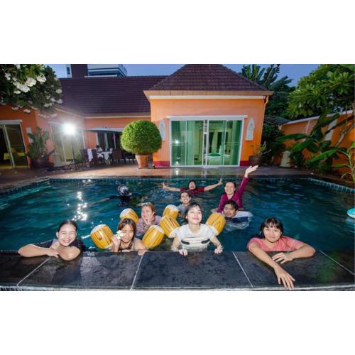 The Ace 6 Bedroom 6 Bathroom Villa With Free Bills