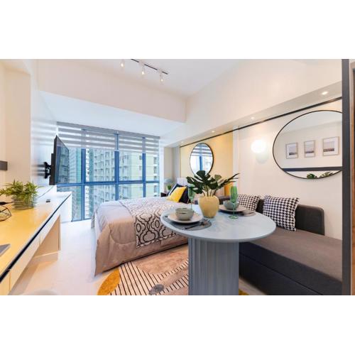 The Amber Room at 38th Park Avenue IT Park Cebu - Walk to Ayala and Cafes with fast WiFi