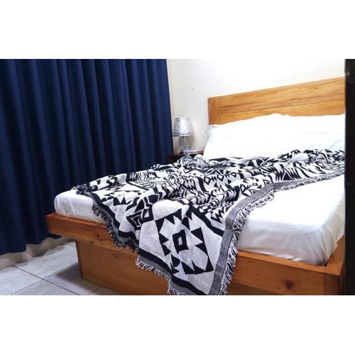 The Amyzing Suite-2BR Condotel Goshen Land Towers, Central Baguio