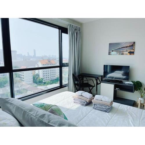 The Base Central 2Bed King&Queen with Infinity Pool