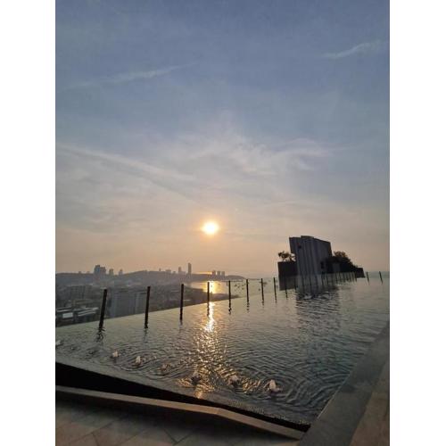 The Base Central Pattaya Condo by Thiva