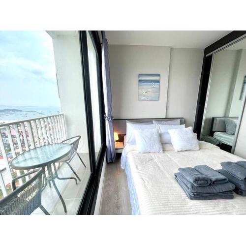 The Base Central PATTAYA Long Balcony King-Bed with Infinity Pool & Free Netflix