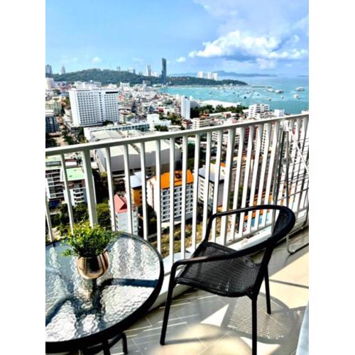 The Base Central PATTAYA Long Balcony King-Bed with Infinity Pool & Free Netflix