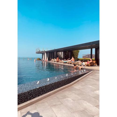 The base condo 2 bed 2 bath by Pupu