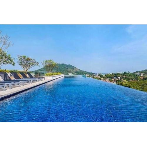 The Base Height Condo with Rooftop infinity pool