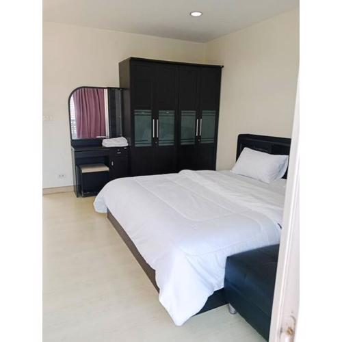 The Beach Bangsaen Condo 327/30