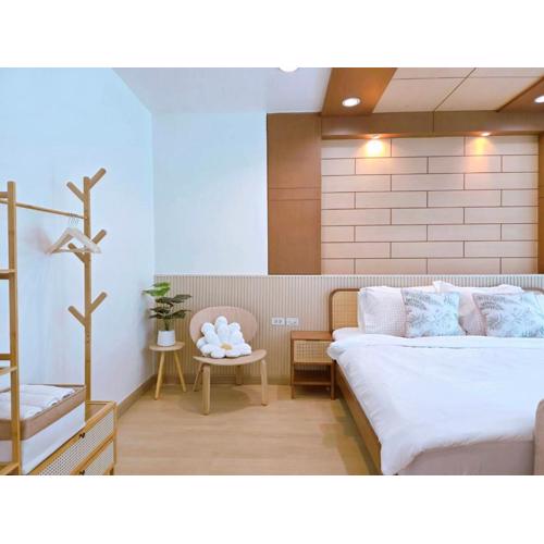 The beach bangsaen condo daily room Poolside