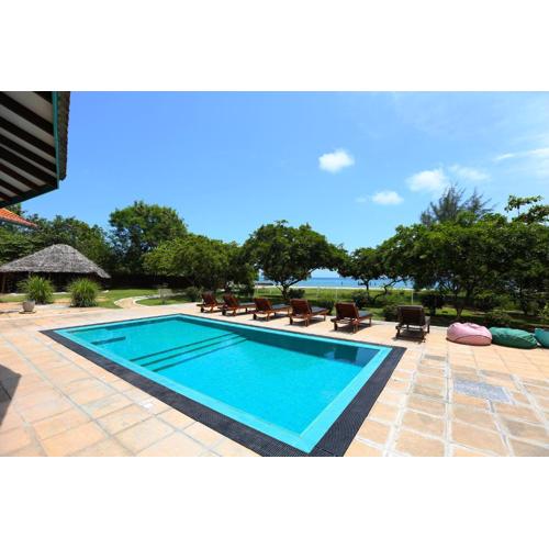 The Beach house by Kay Jay Hotels