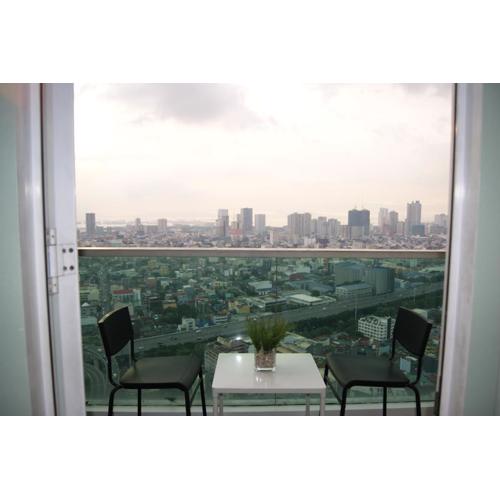 The Beacon Makati by mvmtransient