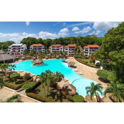 The biggest swimming pool in Sosua, frente a la piscina más grande en sosua