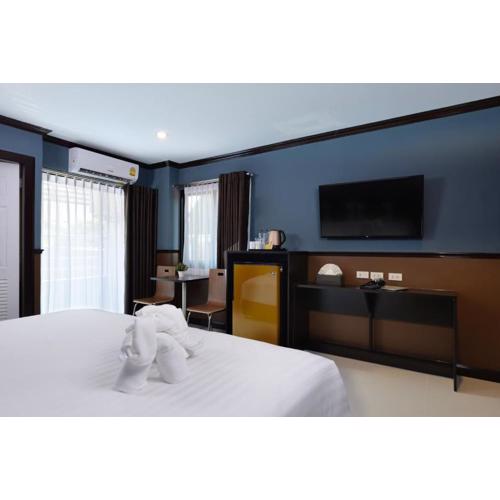 The Breton Hotel Media