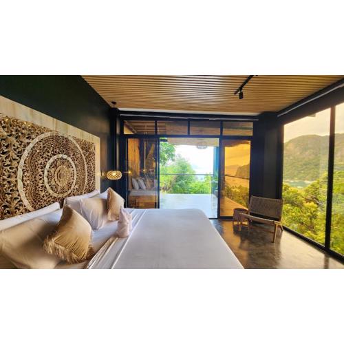 The Designer Glasshaus - Glamping at Karuna El Nido