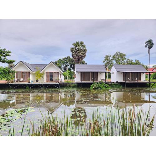 The Duck Cafe and Resort