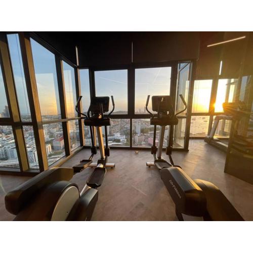 The EDGE Central PATTAYA with Living Room & Infinity Pool