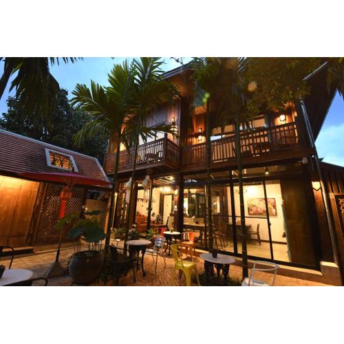 The Eight Ratvithi House