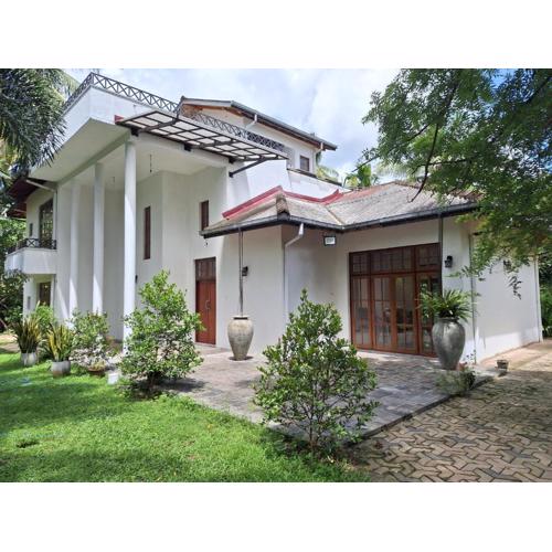 The Escape, Minuwangoda