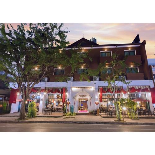 The Experience Walking Street Chiang Mai