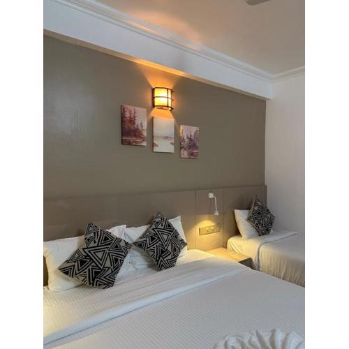 The G Ten Holiday Inn