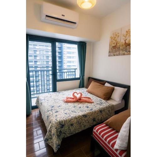 The Giggle Spot Cozy Makati Hideaway Pool & Gym 2270