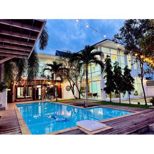The Grand Pool Villa Pattani