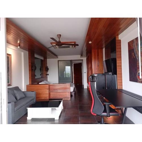 The green golf resident