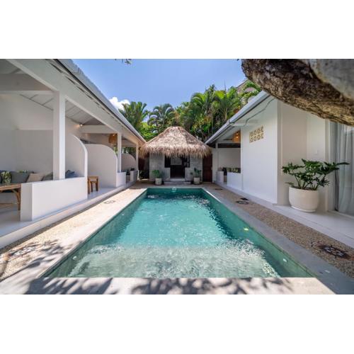 The Hepburn Stylish Single Room Guesthouse with Shared Pool 900m from Seminyak Beach