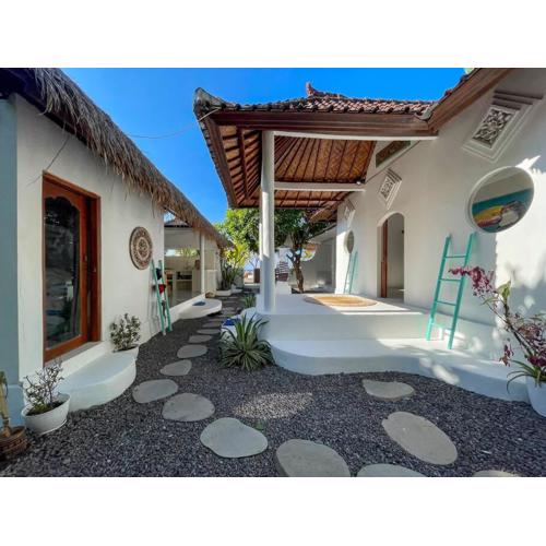 The Hidden Escapes Amed - Unique Beachfront Villa on Amed