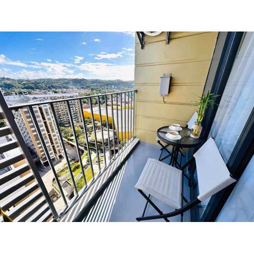 The Hive tower D with pool, Wifi, and balcony