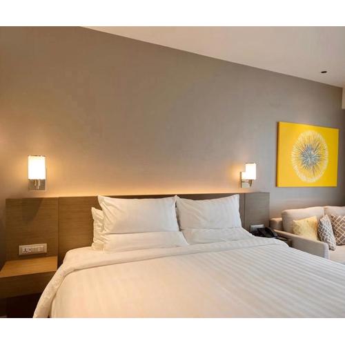 The Hotel at Tower Acqua 1