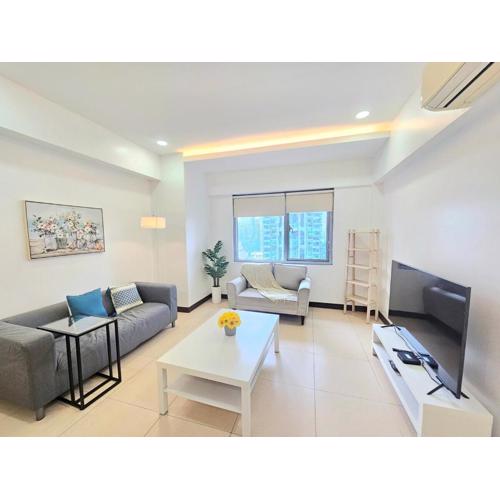 The Infinity Towers in BGC - Spacious 2 Bedroom - View, Washer, Fast WiFi