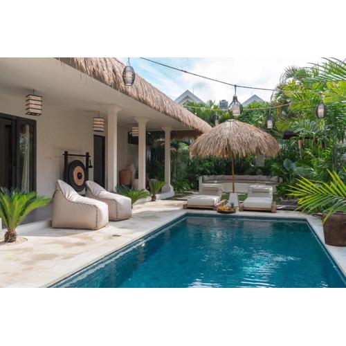 The Jungle - Luxurious & Tropical Concept - 3BR - Central Canggu