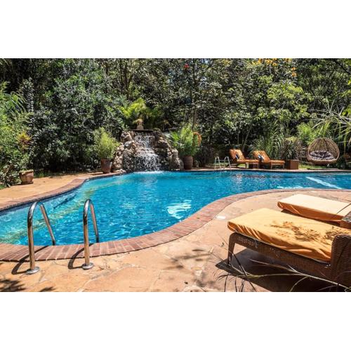 The Jungle Oasis with heated pool