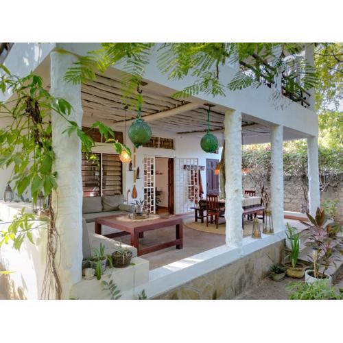 The Koi Casbah, Beachfront Villa on Galu Beach, Diani