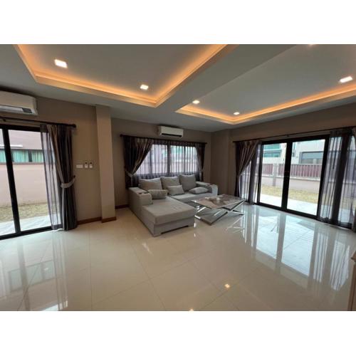The Lake Huay Yai Three-Bedroom Villa