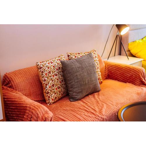 The Laughing Loft Cosmopolitan Comfort Gym Swim Park 2428