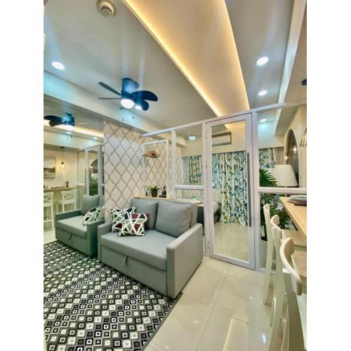 The Lay-by Fame MRT Megamall Greenfield Greenhills