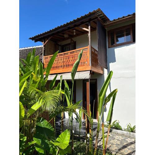 The Little Bloom at Springfield Petulu