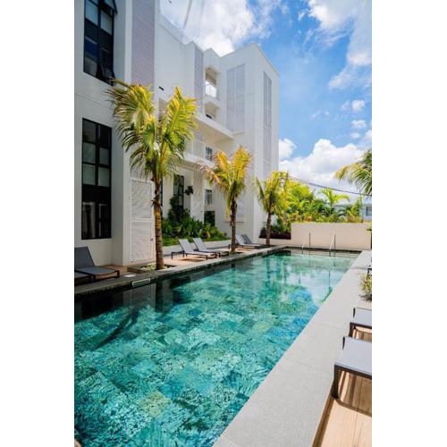 The Luxe Retreat - Chic & Comfy